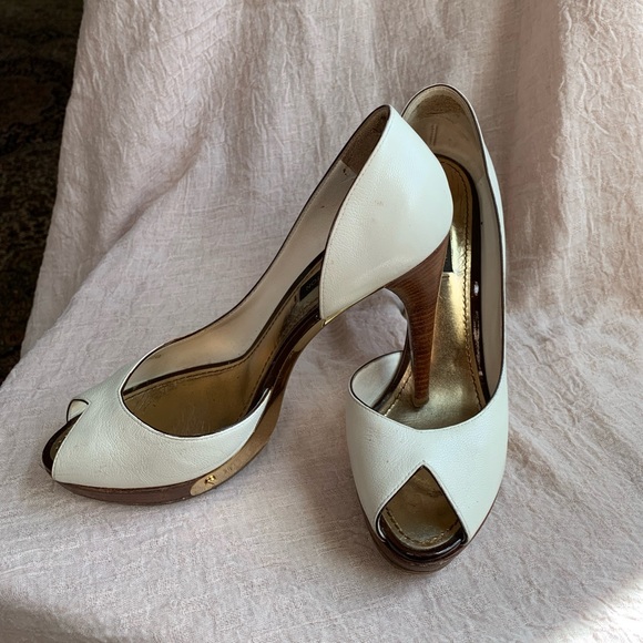 Louis Vuitton white leather shoes with 4” heels - Picture 4 of 8